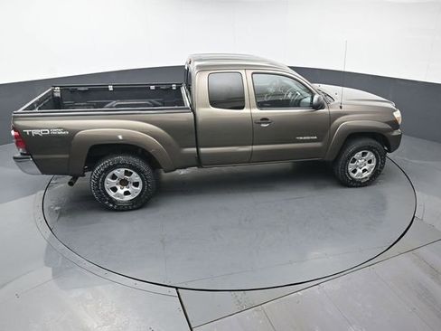 Used 2013 Toyota Tacoma 4x4 Access Cab V6 w/ TRD Off-Road Pkg image 32