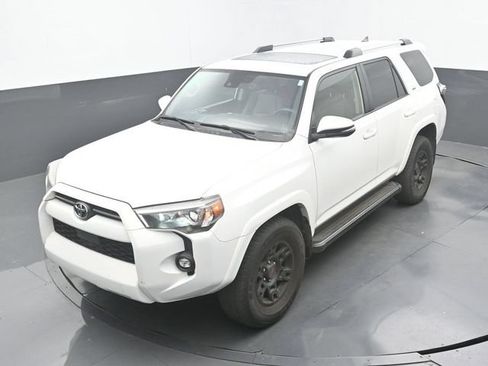 Used 2021 Toyota 4Runner SR5 Premium w/ Moonroof Package RWD image 16