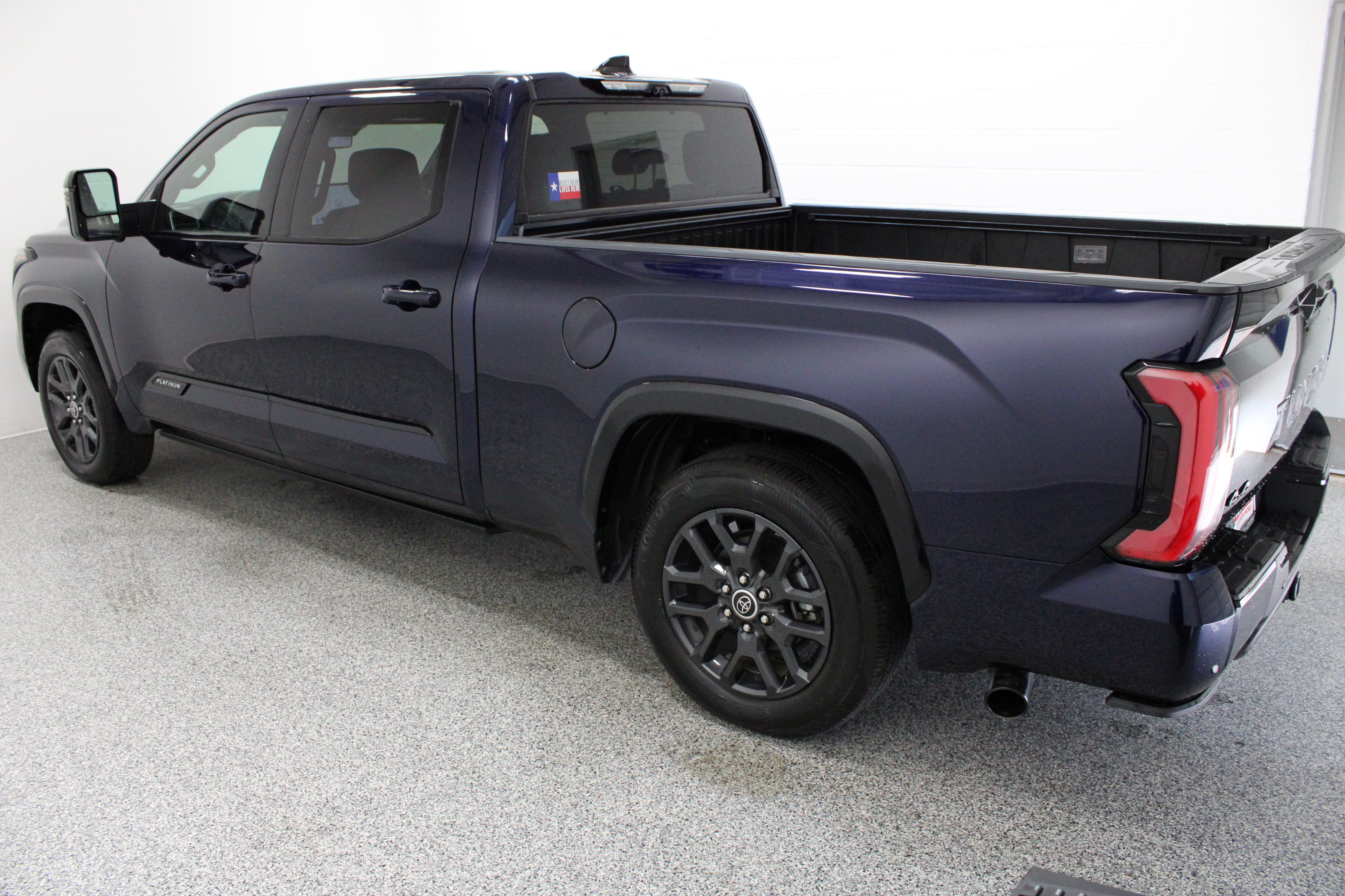Used 2023 Toyota Tundra Platinum w/ Advanced Package AWD/4WD image 10