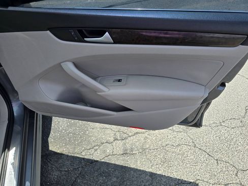 Used 2014 Volkswagen Passat TDI SEL Premium FWD image 30