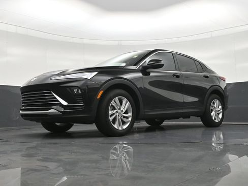 Used 2025 Buick Envista Preferred FWD image 24