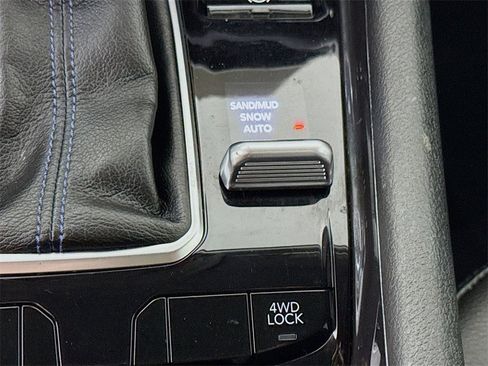 Used 2022 Jeep Compass Latitude image 11