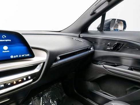 Used 2024 Cadillac Lyriq Luxury image 23