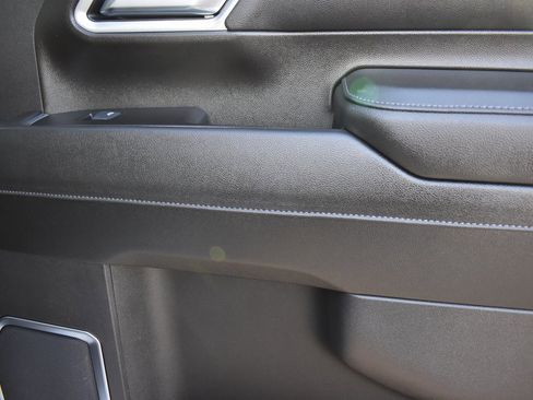 Used 2025 GMC Sierra 2500 SLT w/ SLT Premium Package image 9