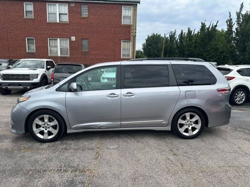 Used 2012 Toyota Sienna SE FWD image 6