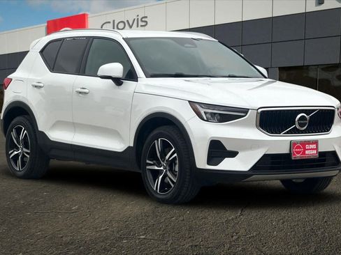 Used 2023 Volvo XC40 B4 Core w/ Convenience Package image 10