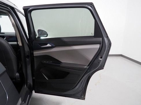 Used 2024 Volkswagen Taos SE image 50