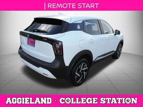 Used 2025 Nissan Kicks SV w/ Charging Package image 4