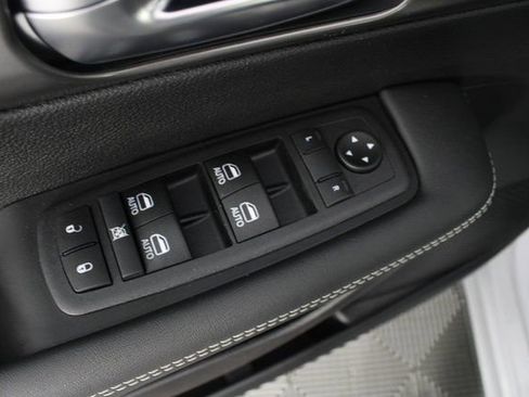 New 2026 Chrysler Pacifica Select image 16