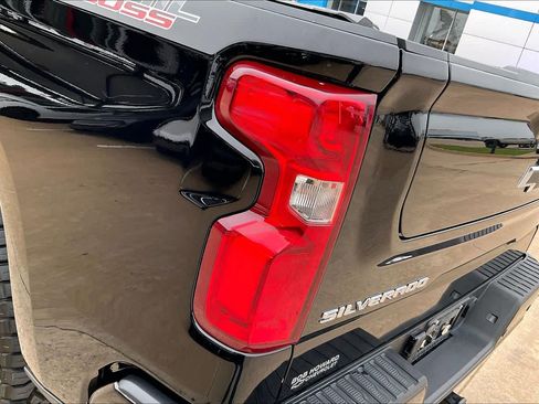 Used 2023 Chevrolet Silverado 1500 LT Trail Boss w/ LT Trail Boss Premium Package AWD/4WD image 28