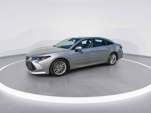 Certified 2019 Toyota Avalon Limited w/ Advanced Safety Package image 4