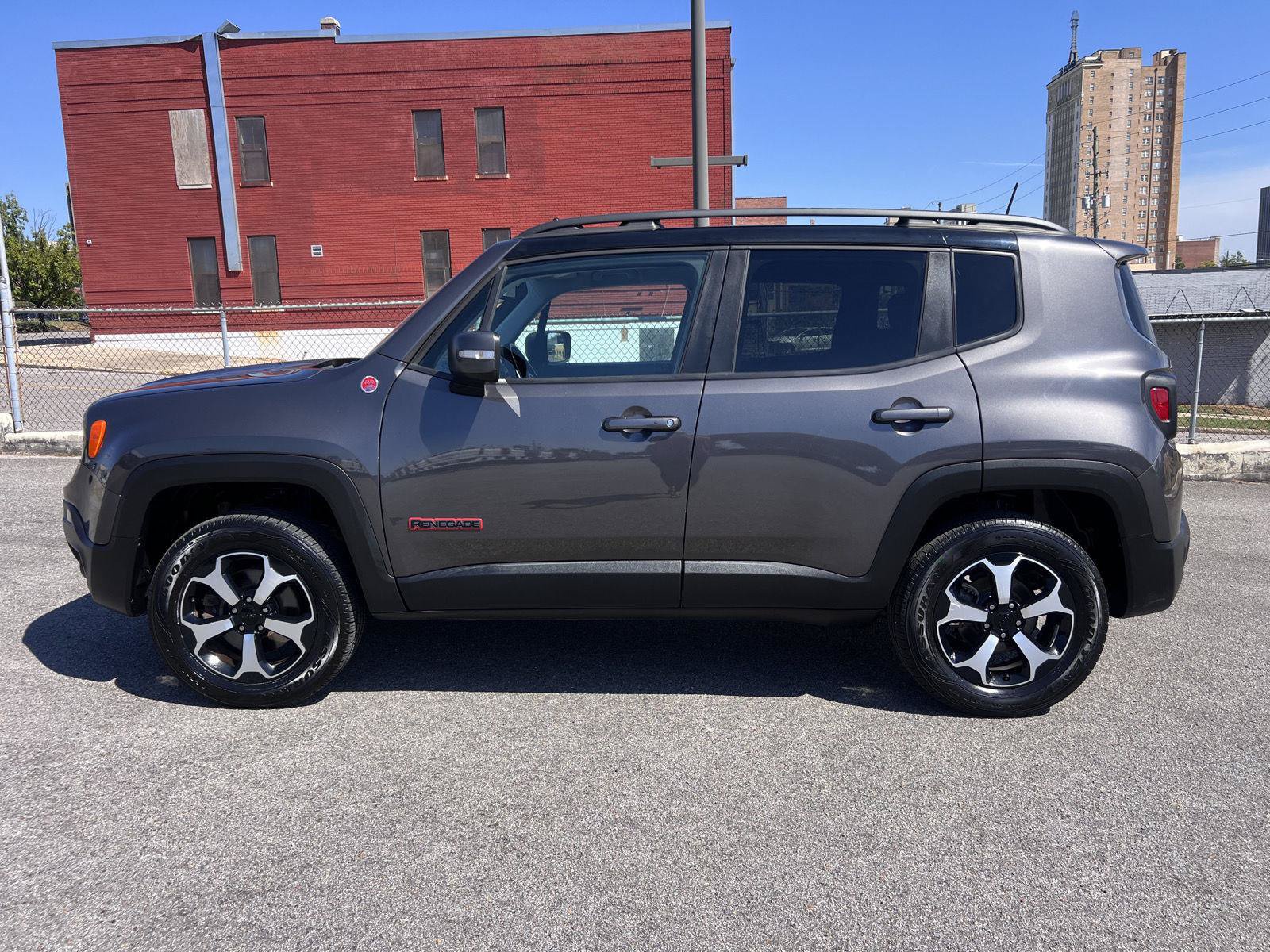 Used 2021 Jeep Renegade Trailhawk AWD/4WD image 4