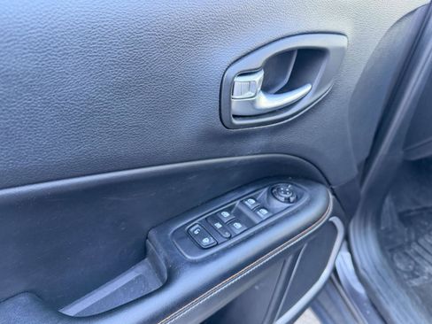 Used 2018 Jeep Compass Latitude w/ Popular Equipment Group image 17