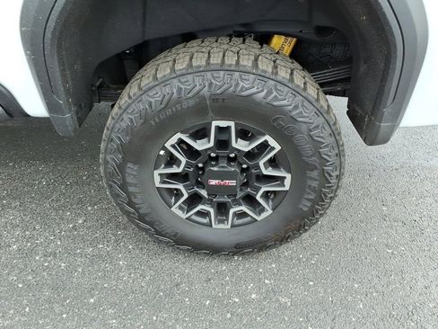 Used 2026 GMC Sierra 2500 AT4X image 8