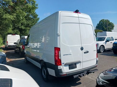 Used 2025 Mercedes-Benz Sprinter 2500 image 2