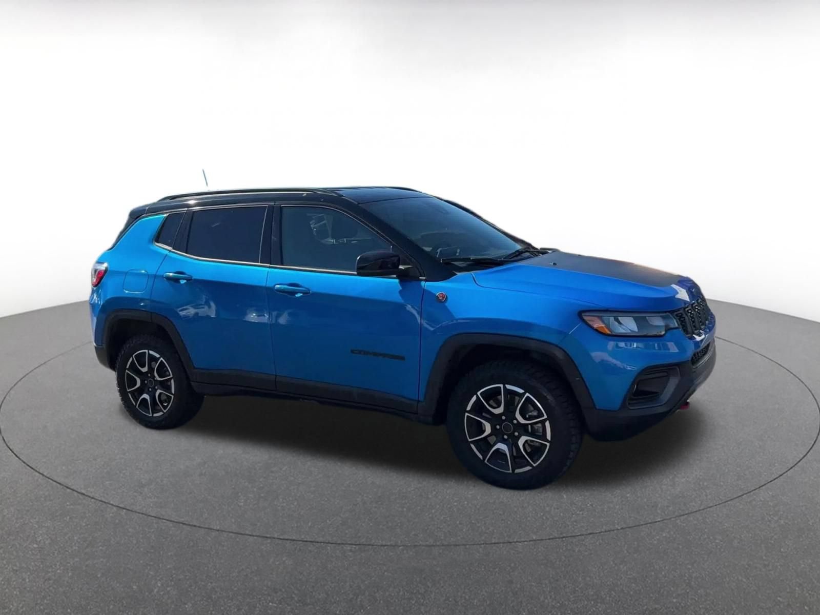 Used 2026 Jeep Compass Trailhawk AWD/4WD image 2
