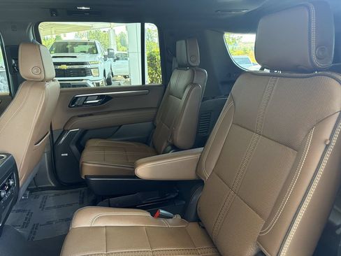 Used 2025 Chevrolet Suburban High Country w/ Sun And Tow Package AWD/4WD image 27