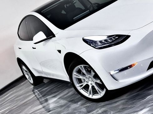 Used 2022 Tesla Model Y Long Range AWD/4WD image 4