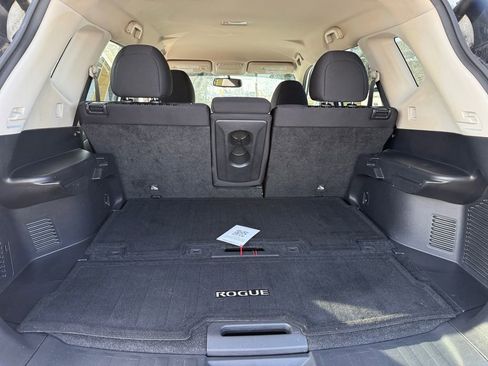 Used 2017 Nissan Rogue SV w/ SV Premium Package image 17