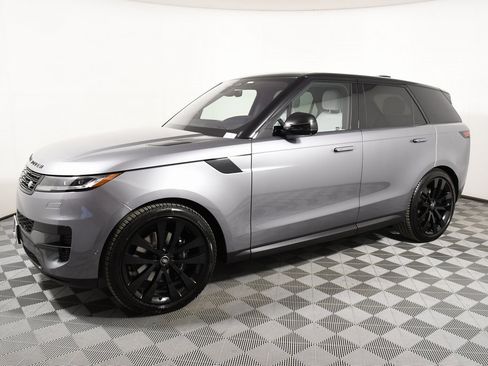 Used 2023 Land Rover Range Rover Sport SE image 2