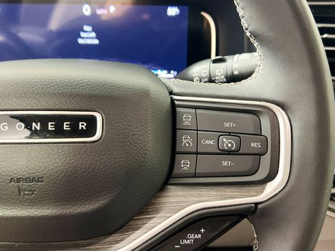 Used 2024 Jeep Wagoneer Series II w/ Flexible Seating Group image 19