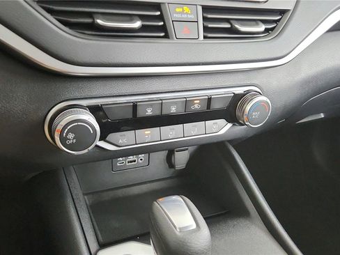 Used 2022 Nissan Altima 2.5 SV FWD image 25