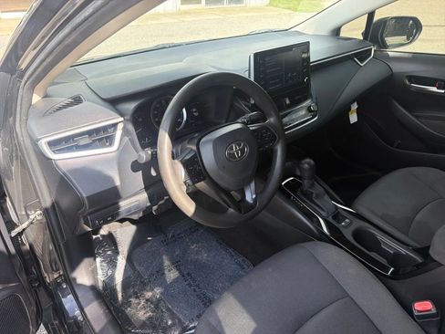 Used 2020 Toyota Corolla LE FWD image 12