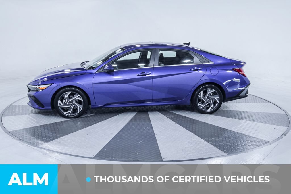 Used 2025 Hyundai Elantra SEL FWD image 4