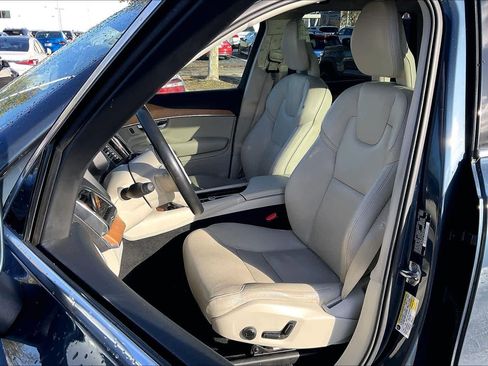 Used 2021 Volvo XC90 T5 Momentum w/ Protection Package Premier image 26