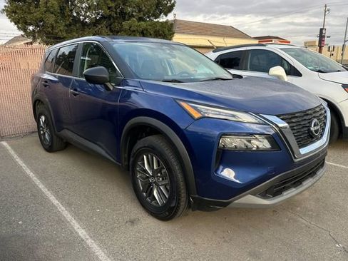 Used 2023 Nissan Rogue S image 2