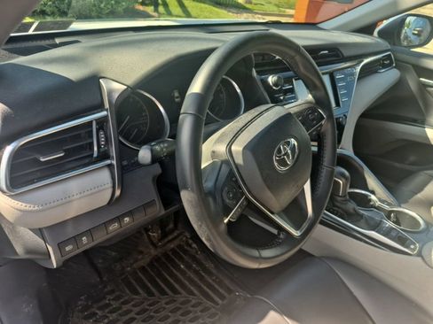 Used 2018 Toyota Camry XLE FWD image 10