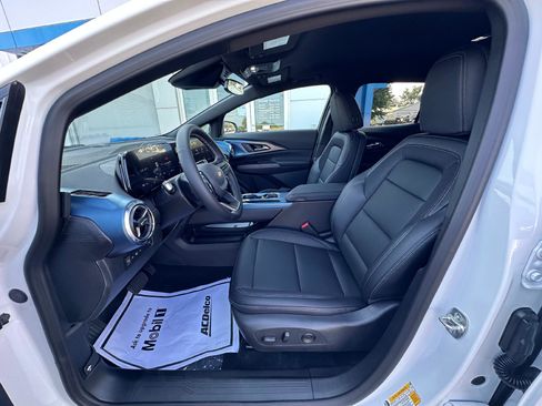 New 2025 Chevrolet Equinox EV LT image 9