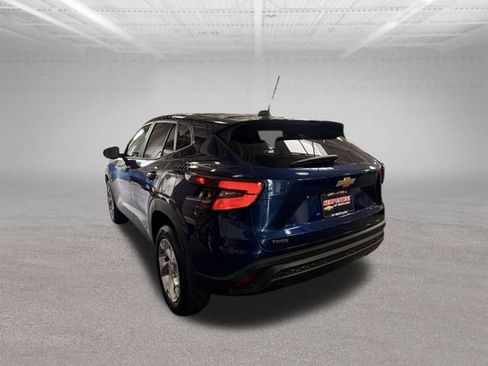Used 2024 Chevrolet Trax LS w/ LS Convenience Package FWD image 5