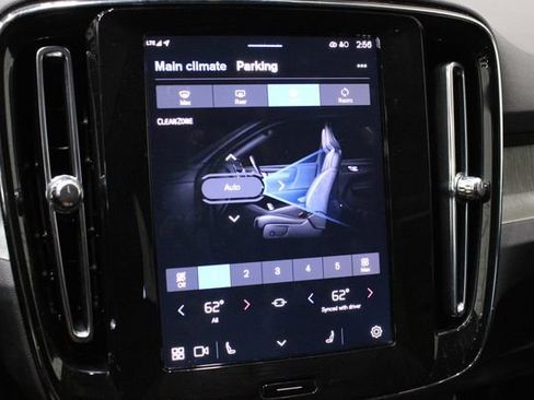 Used 2025 Volvo XC40 B5 Plus image 36