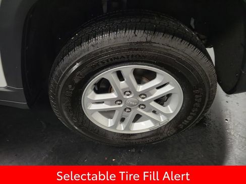 Used 2024 Jeep Grand Cherokee Laredo w/ Luxury Tech Group I AWD/4WD image 10