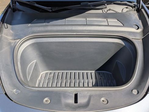 Used 2022 Tesla Model Y Long Range image 24