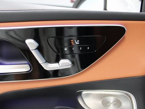 Used 2023 Mercedes-Benz GLC 300 4MATIC w/ Pinnacle Trim Package image 21