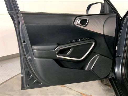 Certified 2025 Kia Soul LX w/ LX Technology Package FWD image 24