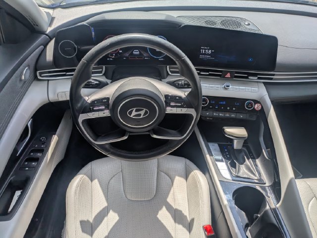 Used 2025 Hyundai Elantra Limited FWD image 15