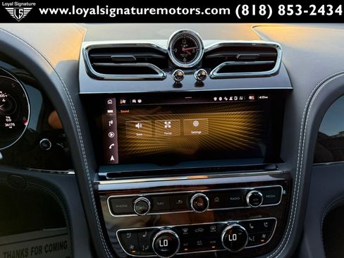 Used 2021 Bentley Bentayga image 31