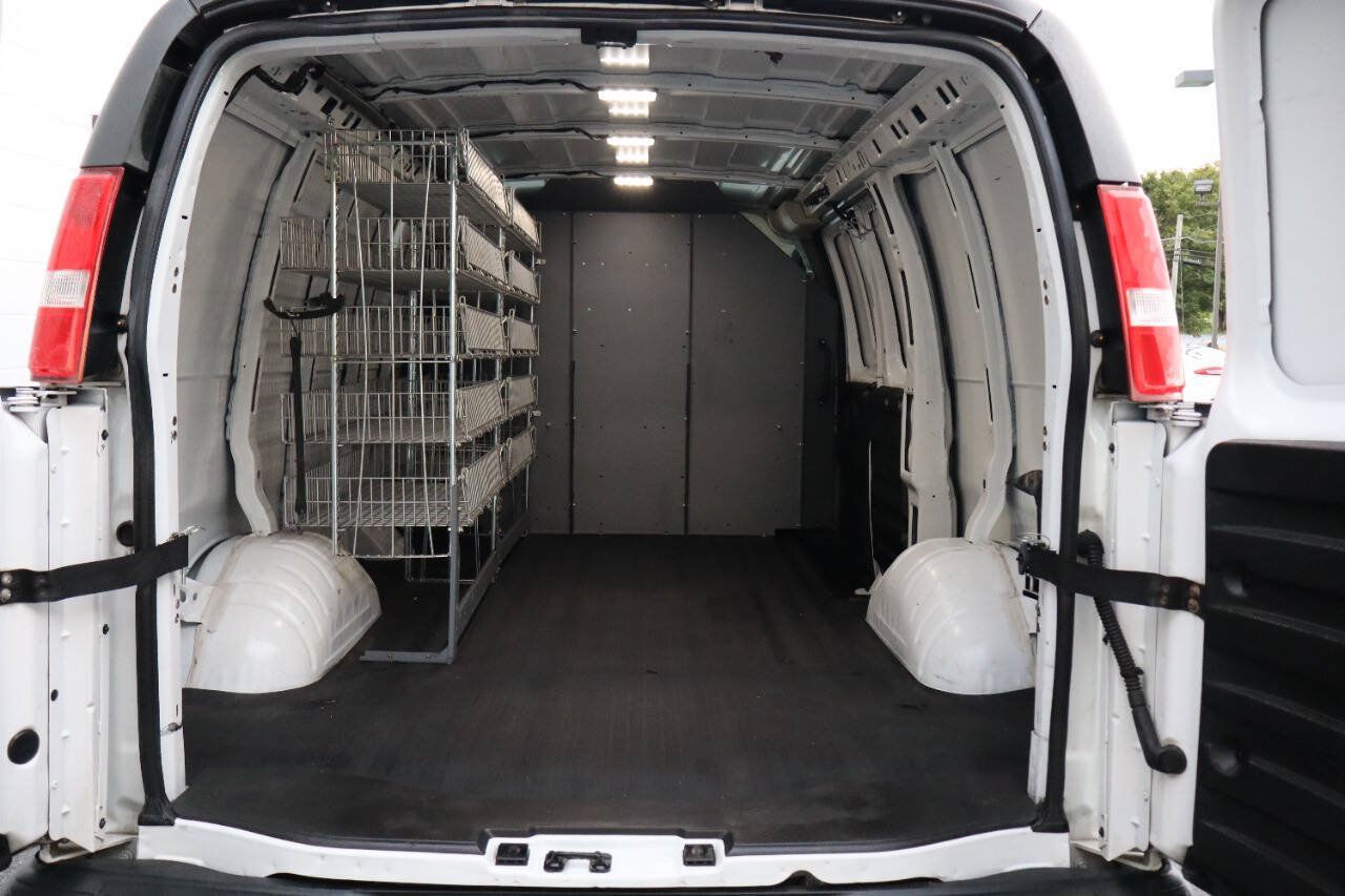 Used 2020 Chevrolet Express 2500 RWD image 4
