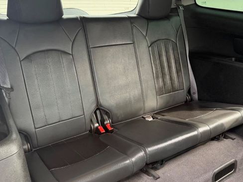 Used 2010 Buick Enclave CXL w/ Trailering Provision Package FWD image 29