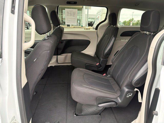 Used 2023 Chrysler Voyager LX FWD image 15
