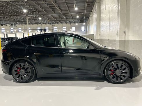 Used 2022 Tesla Model Y Performance image 4
