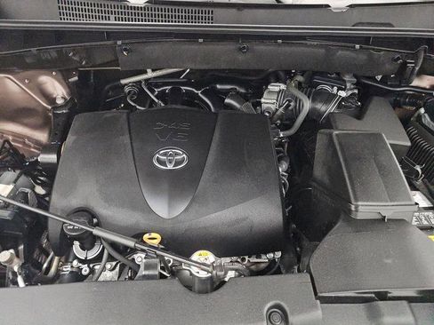 Used 2019 Toyota Highlander Limited FWD image 17