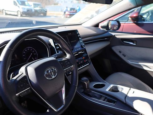 Used 2019 Toyota Avalon XSE image 18