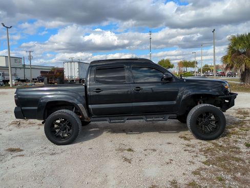 Used 2009 Toyota Tacoma PreRunner image 3