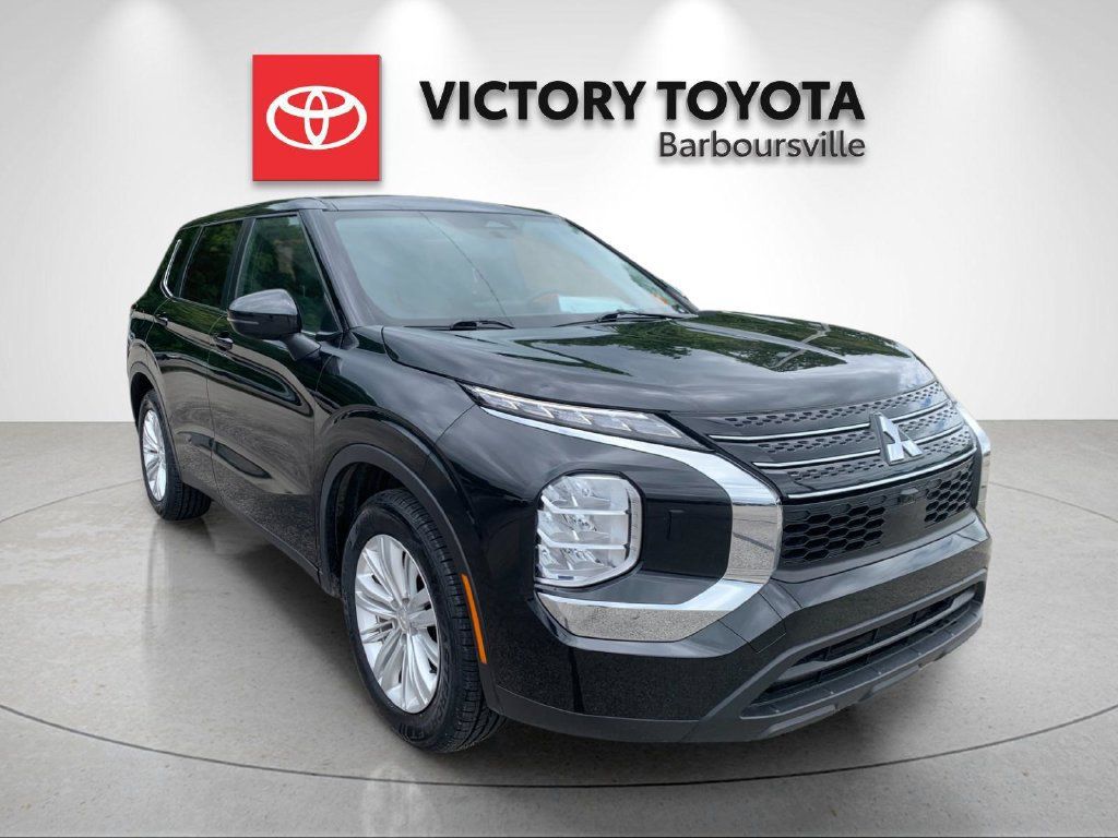 Used 2024 Mitsubishi Outlander ES AWD/4WD image 5