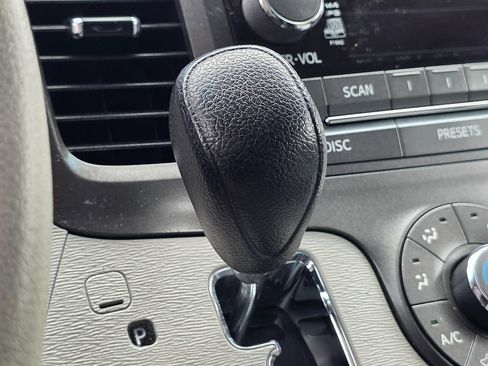 Used 2012 Toyota Sienna LE w/ Preferred Pkg FWD image 45