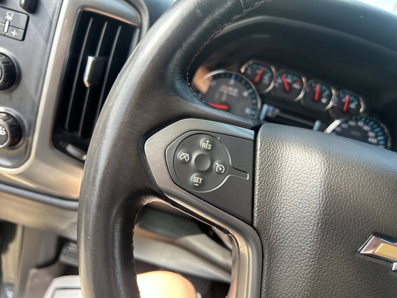 Used 2018 Chevrolet Silverado 1500 LT w/ All Star Edition AWD/4WD image 29